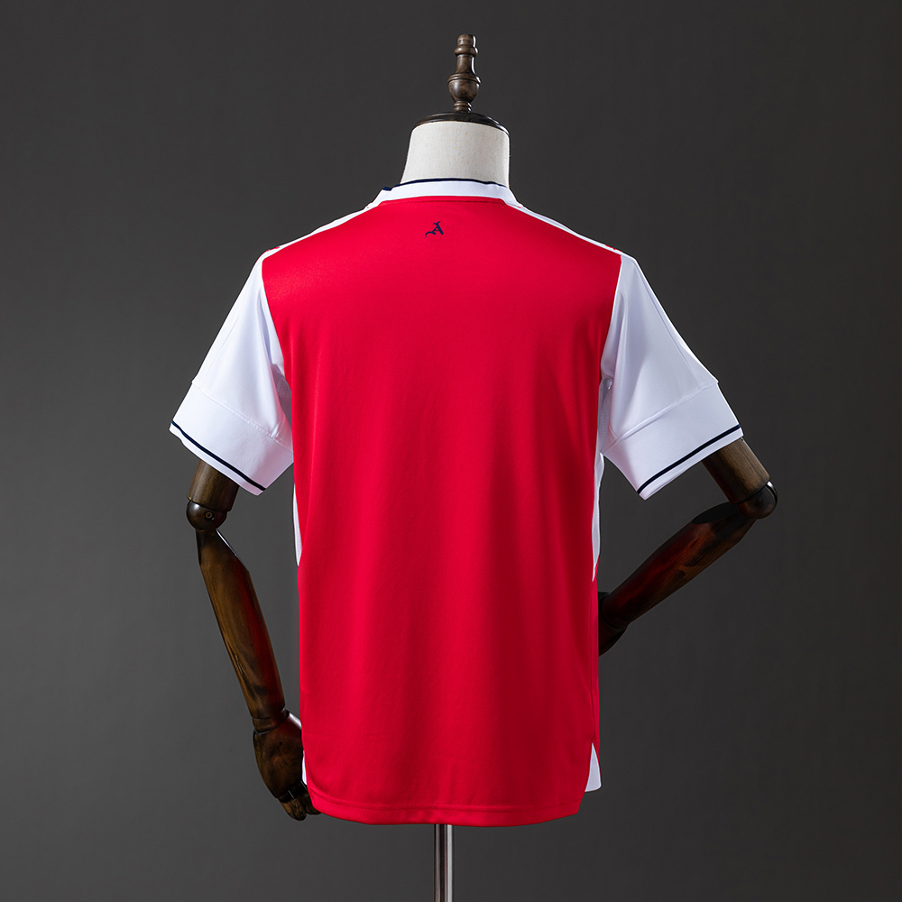 2016-2017 Arsenal home jersey