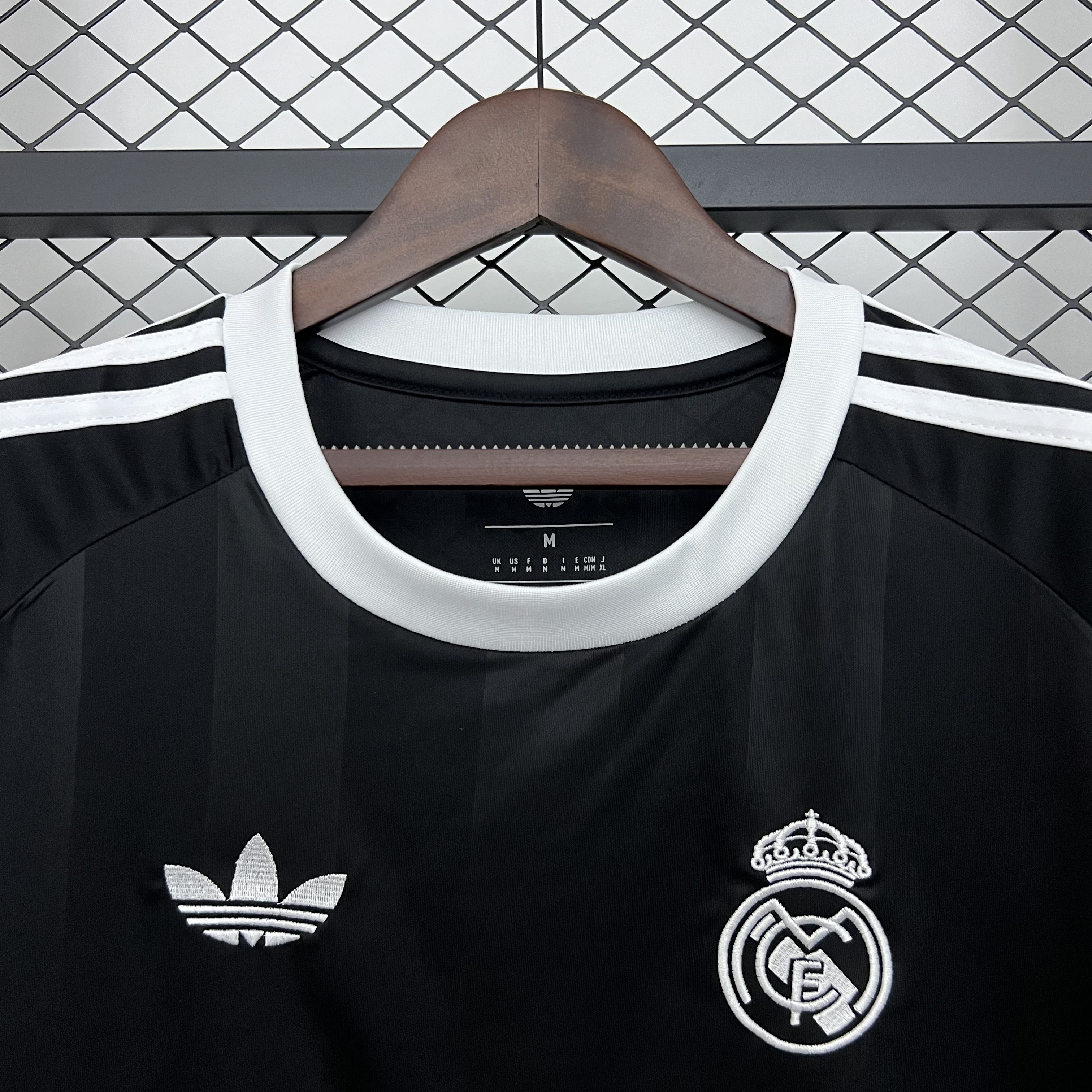 Real Madrid Black Goalkeeper Man Jersey 25/26