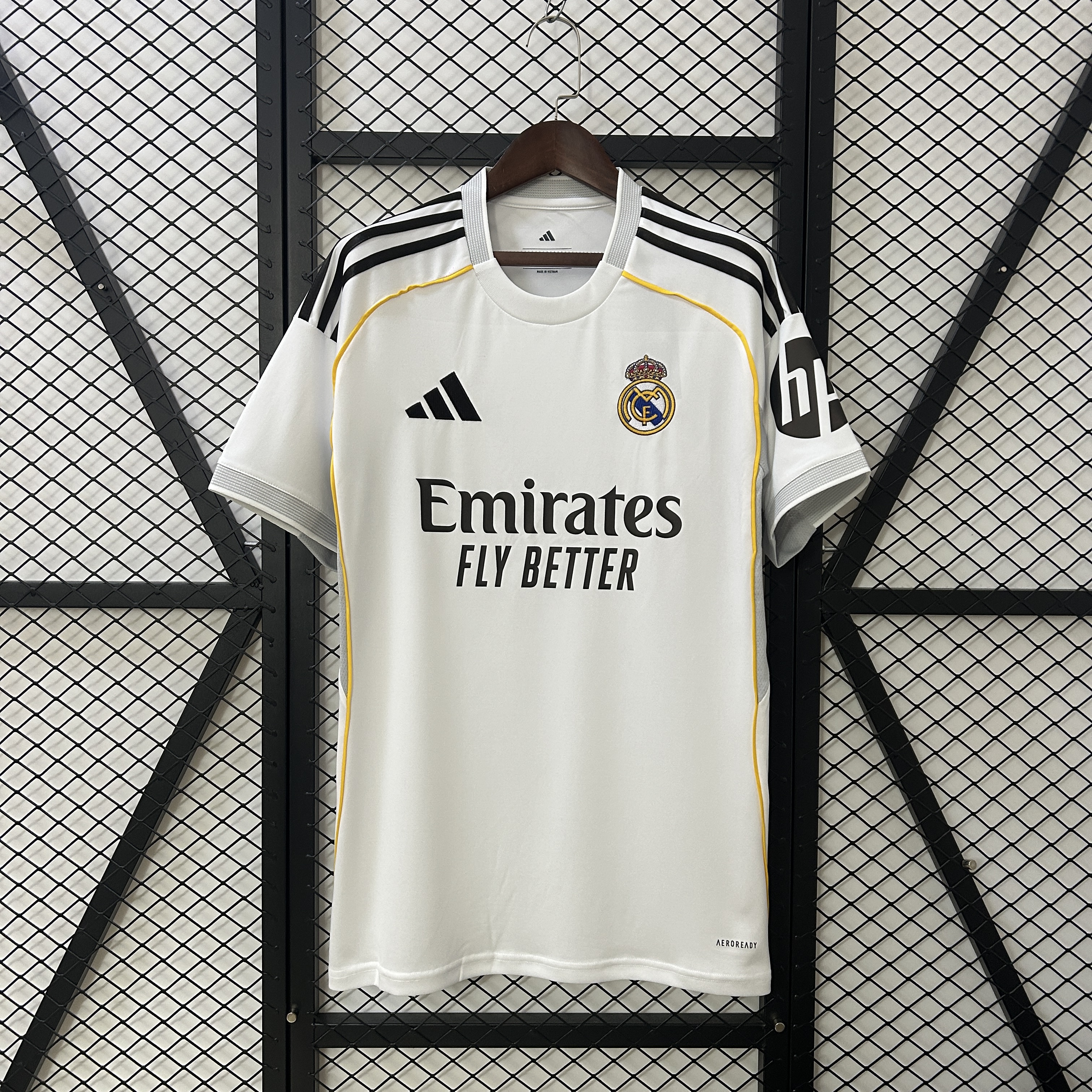 Real Madrid Home Modrić Limited Edition Man Jersey 25/26