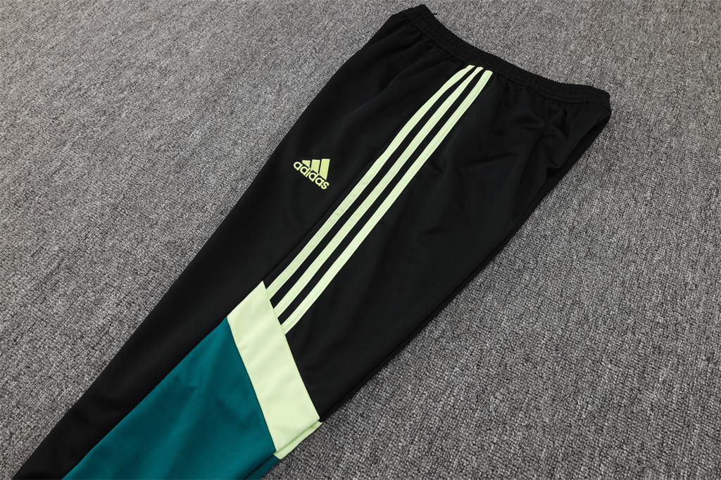 Manchester United Training Pants 24/25