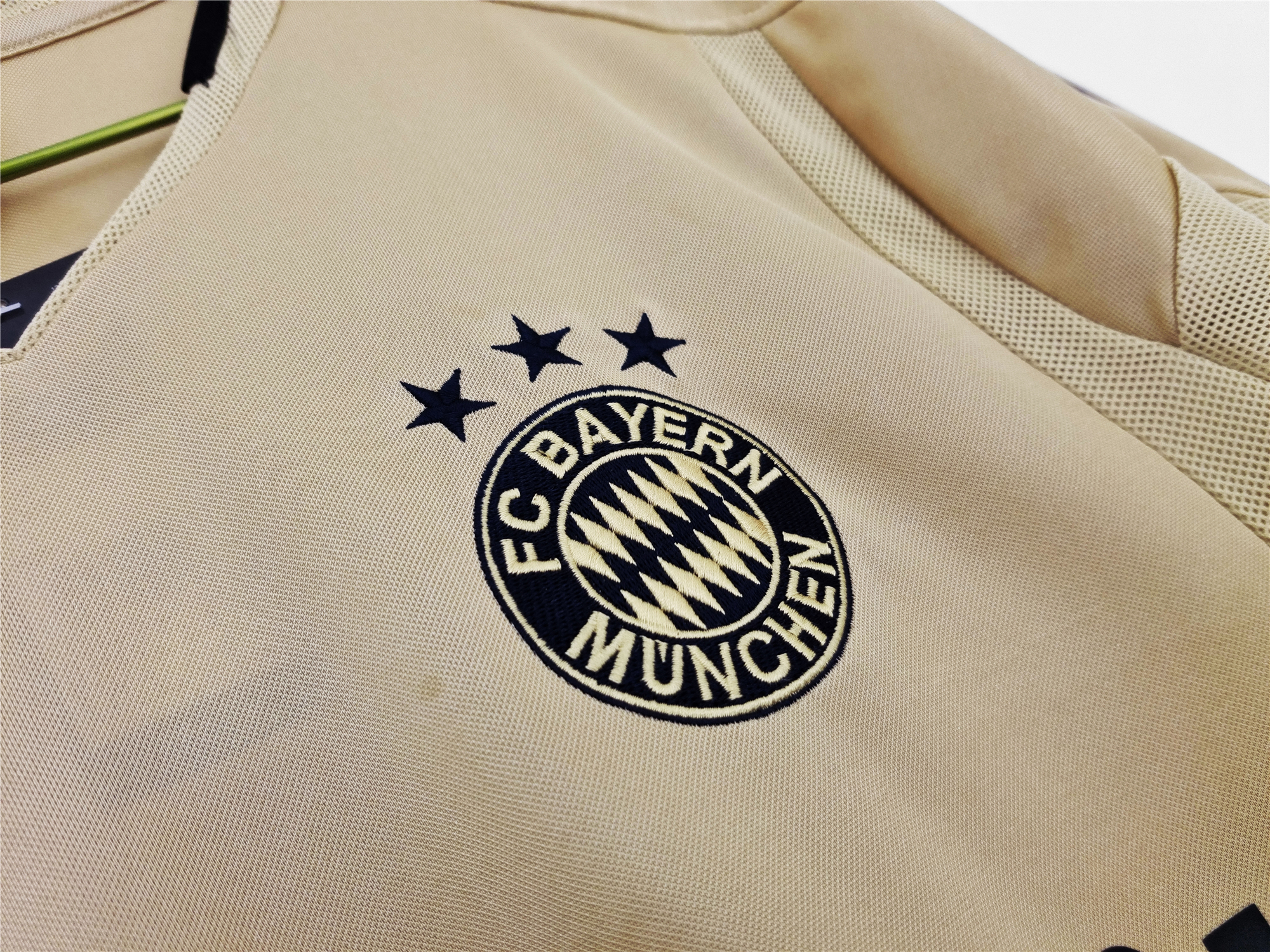 Bayern Munich Away Retro Jersey 2004/05