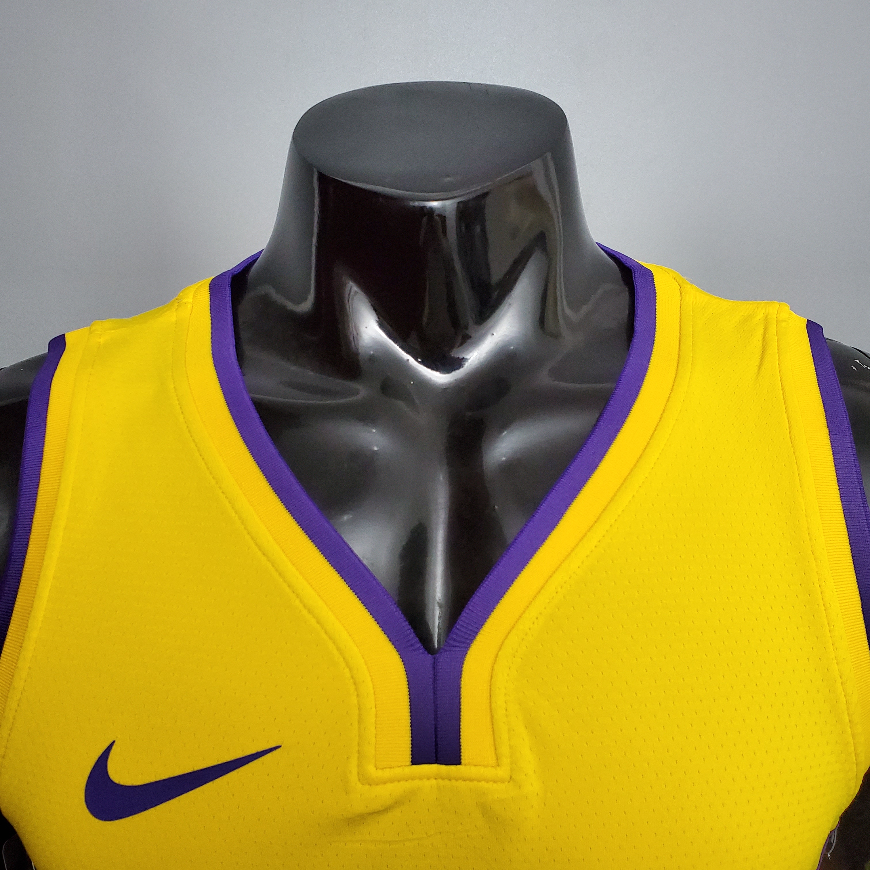 LeBron James Los Angeles Lakers 2020/21 Swingman Jersey Yellow