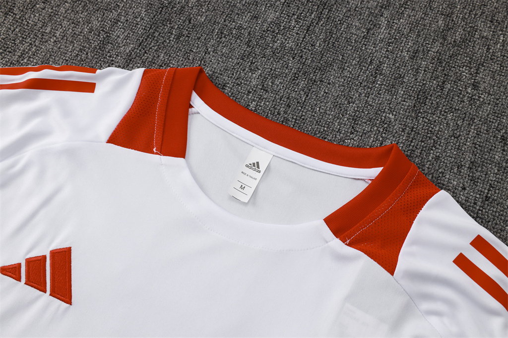 Internacional  Training Short sleeve Suit 24/25