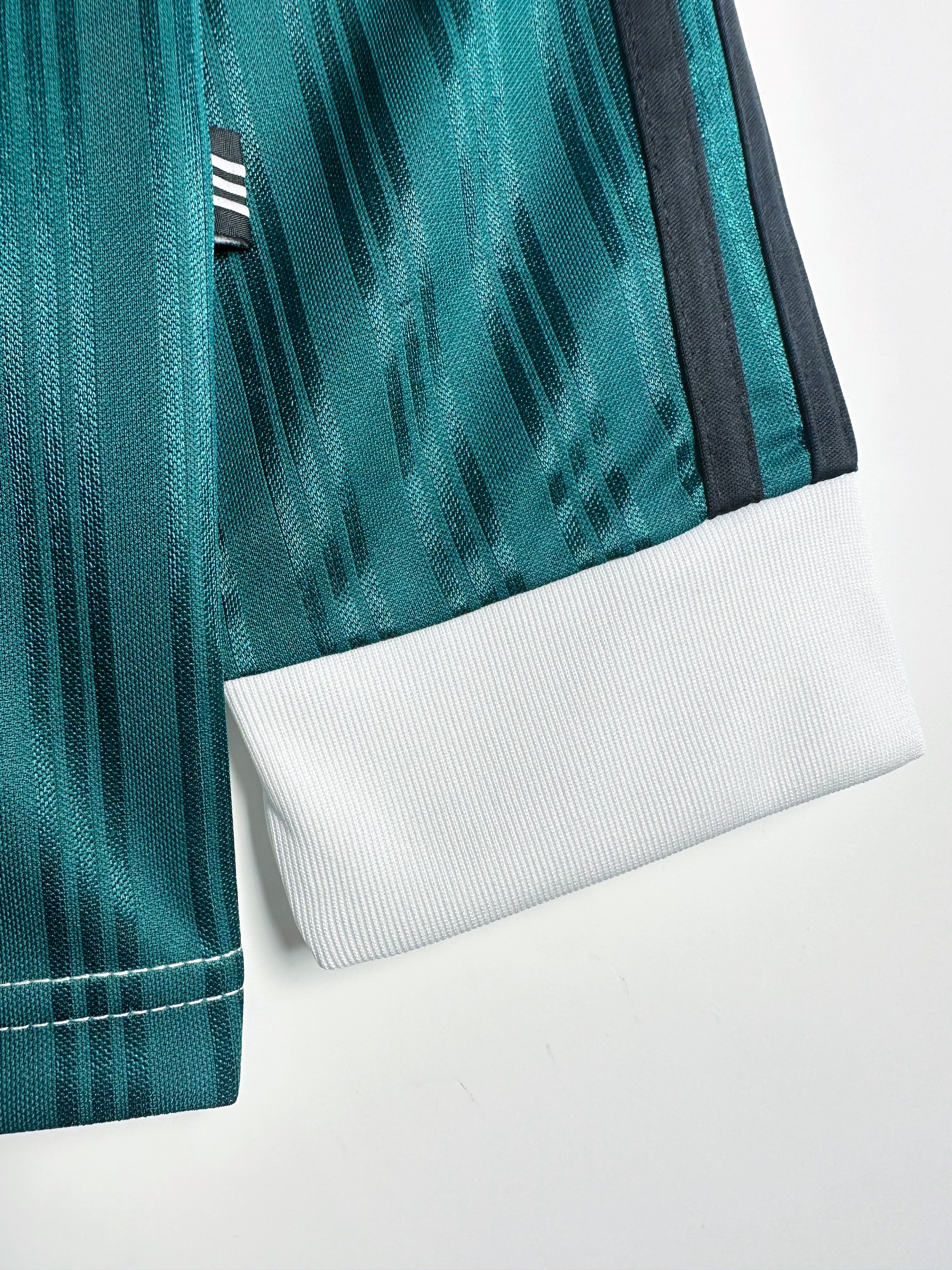 Liverpool Away Long Sleeve Retro Jersey 1995/96