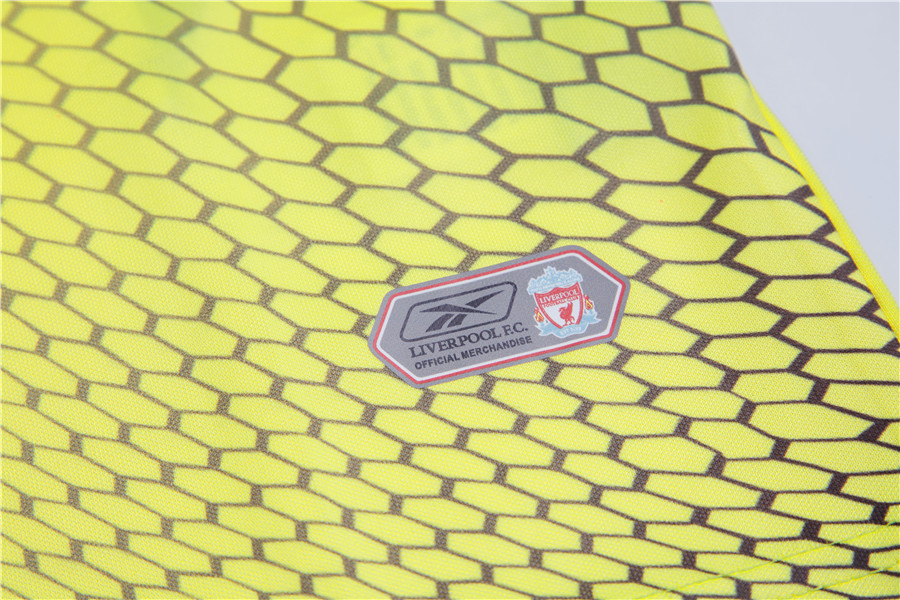 Liverpool Away Retro Jersey 04/05