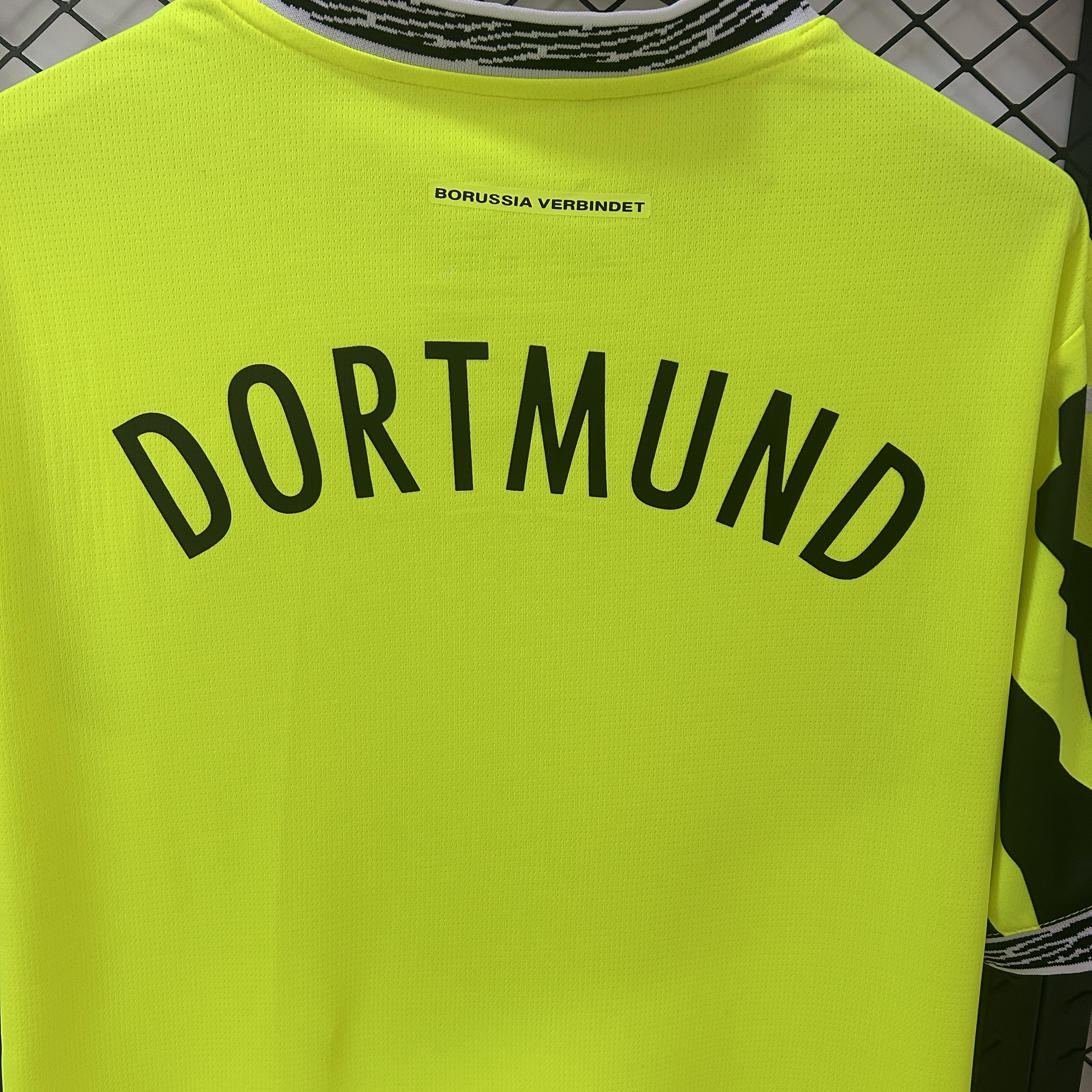 Borussia Dortmund Neon Special Man Jersey 24/25