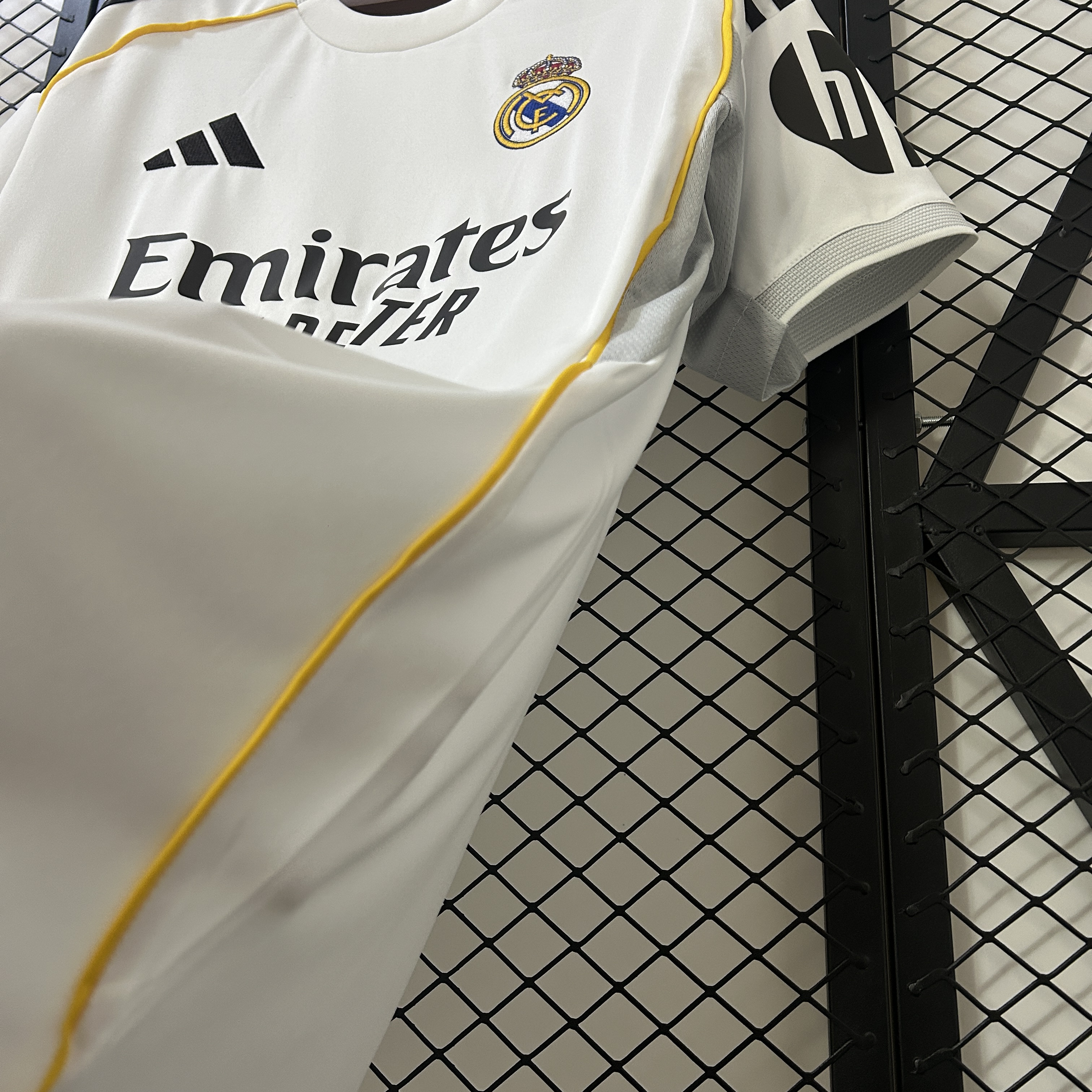 Real Madrid Home Modrić Limited Edition Man Jersey 25/26