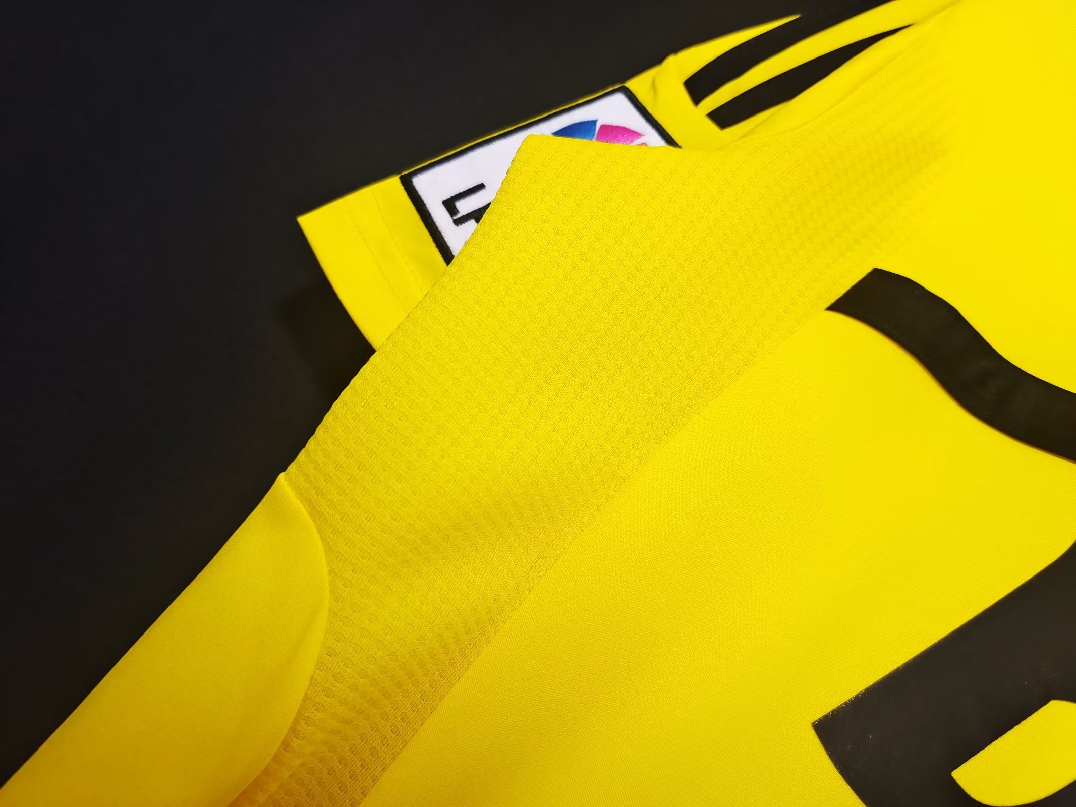 Real Madrid Retro Yellow Goalkeeper Jersey 2011/12