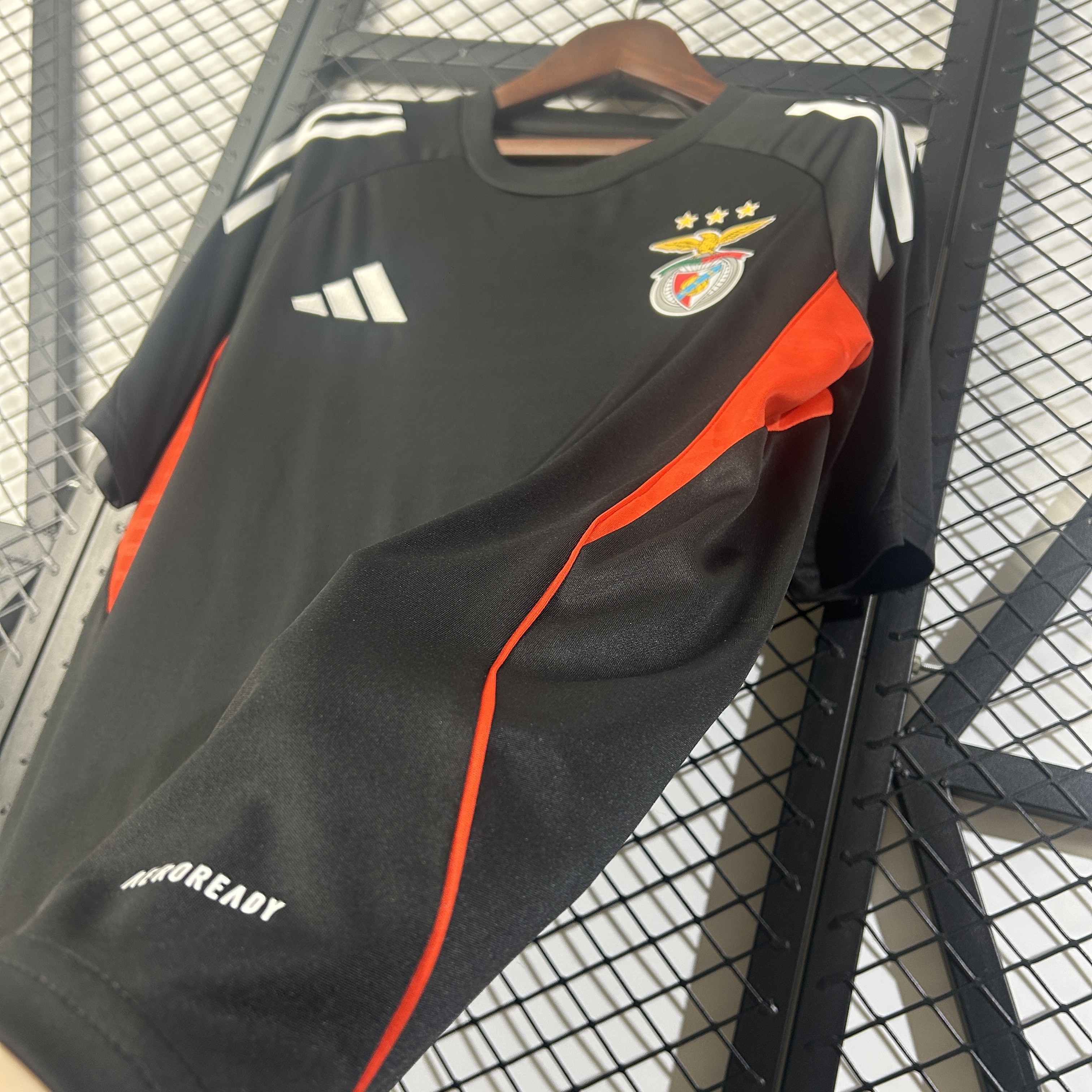 SL Benfica Training Man Jersey 25/26