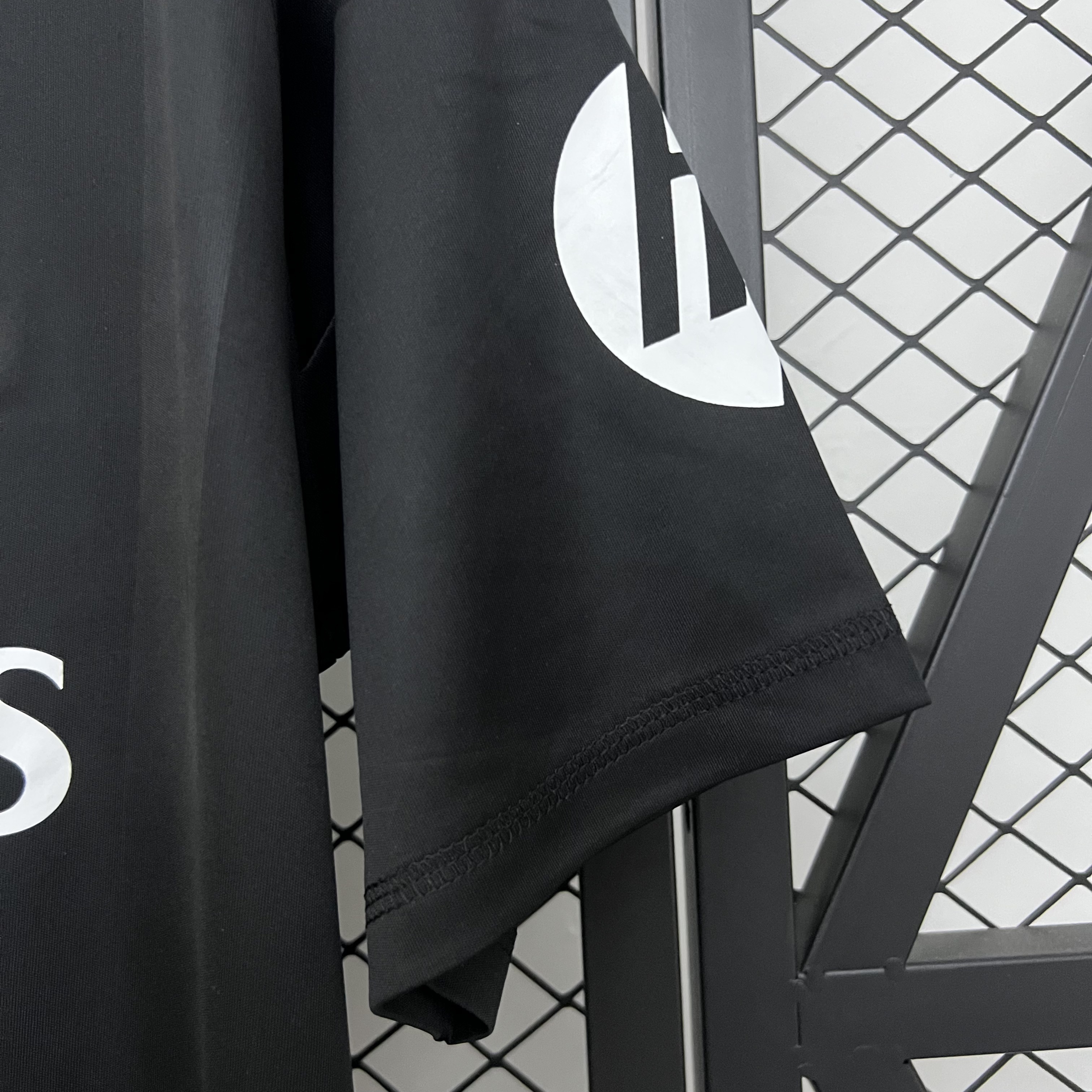 Real Madrid Black Goalkeeper Man Jersey 25/26