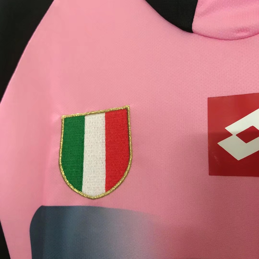 Juventus Retro Pink Goalkeeper Jersey 2002/03