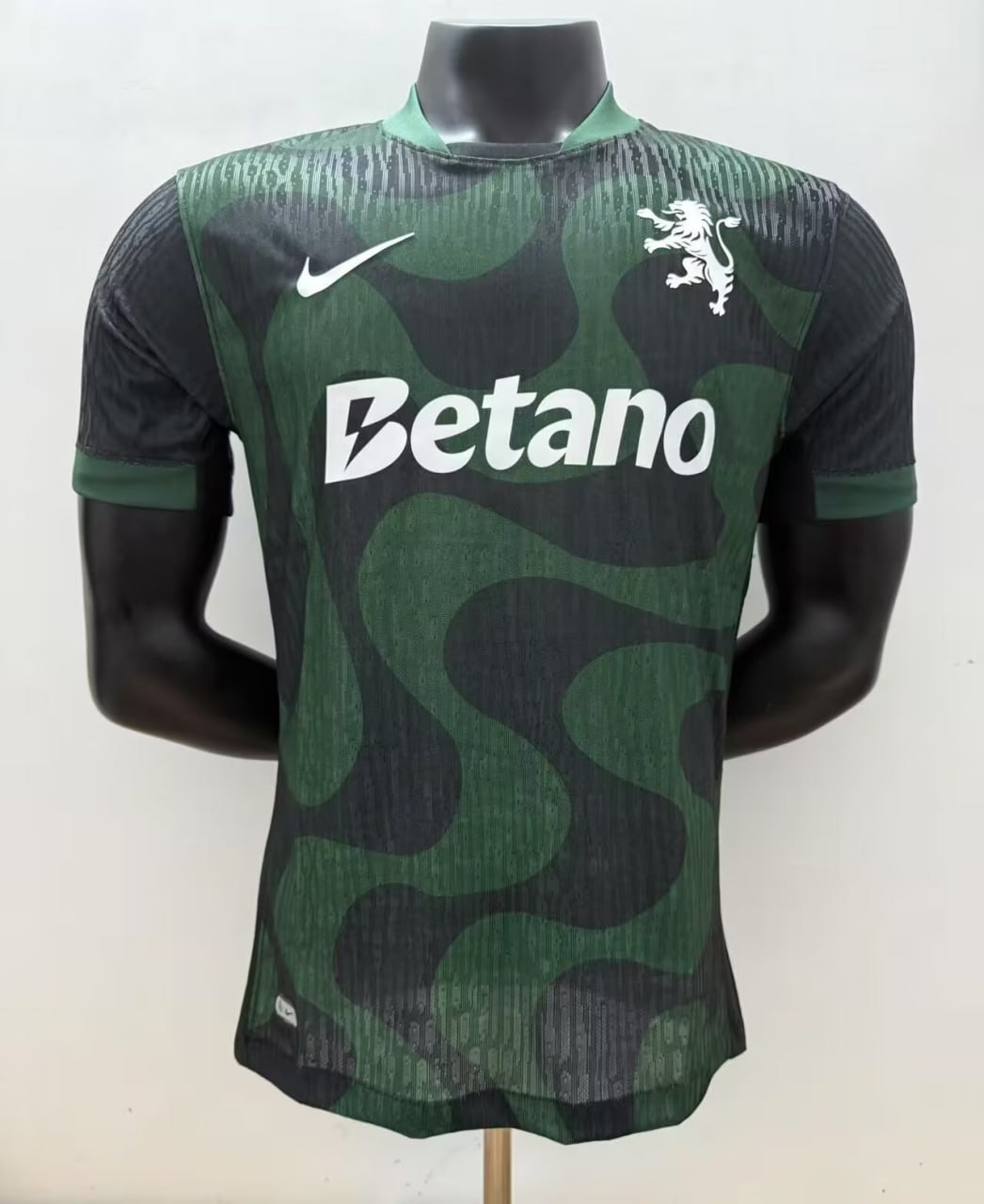Sporting Lisbon Away Player Man Jersey 25/26