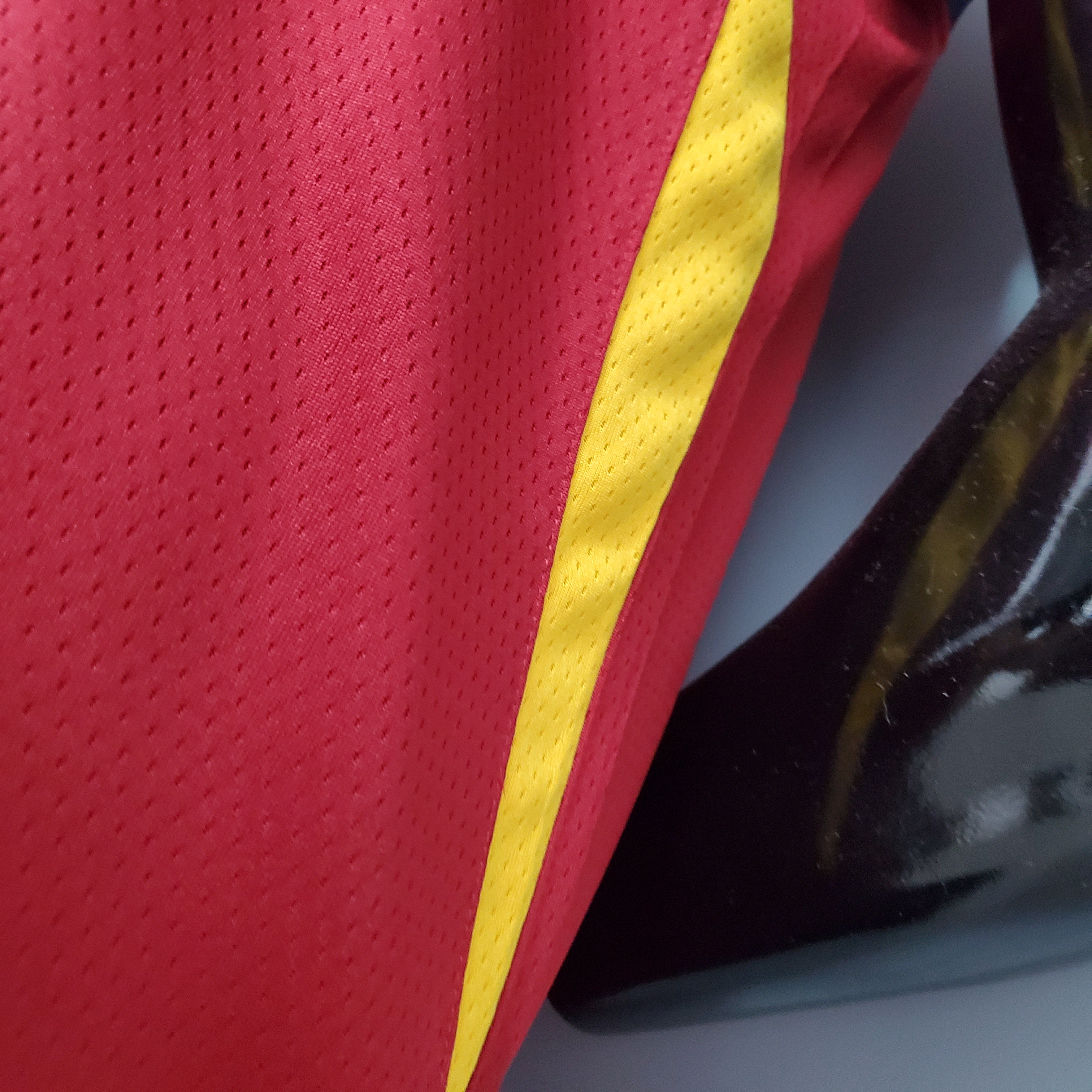 LeBron James Cleveland Cavaliers 2017 Swingman Jersey Red