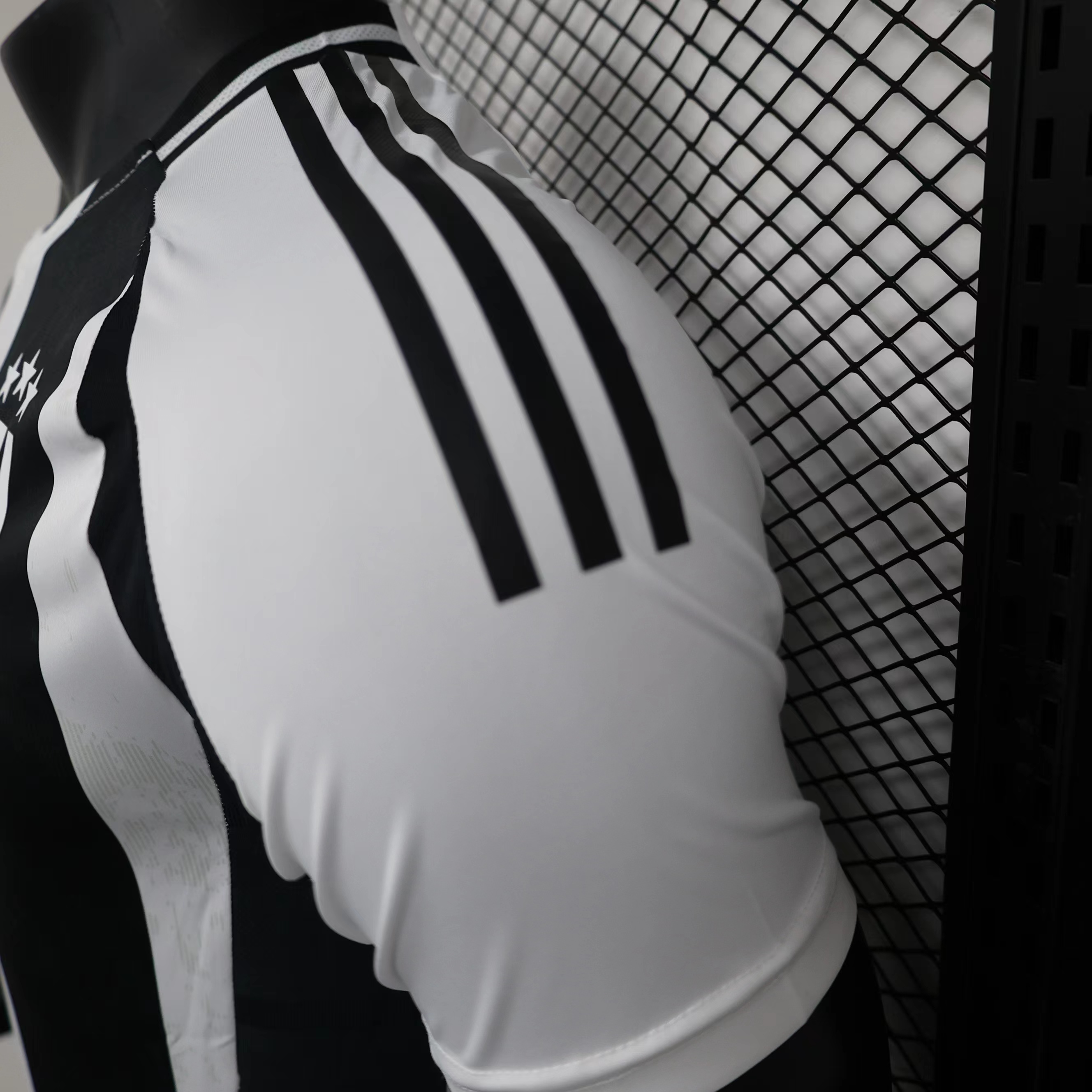 Juventus Home Player Jersey 24/25