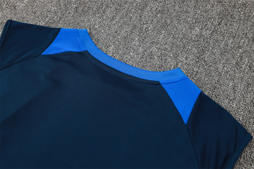 Juventus Training Jersey 24/25