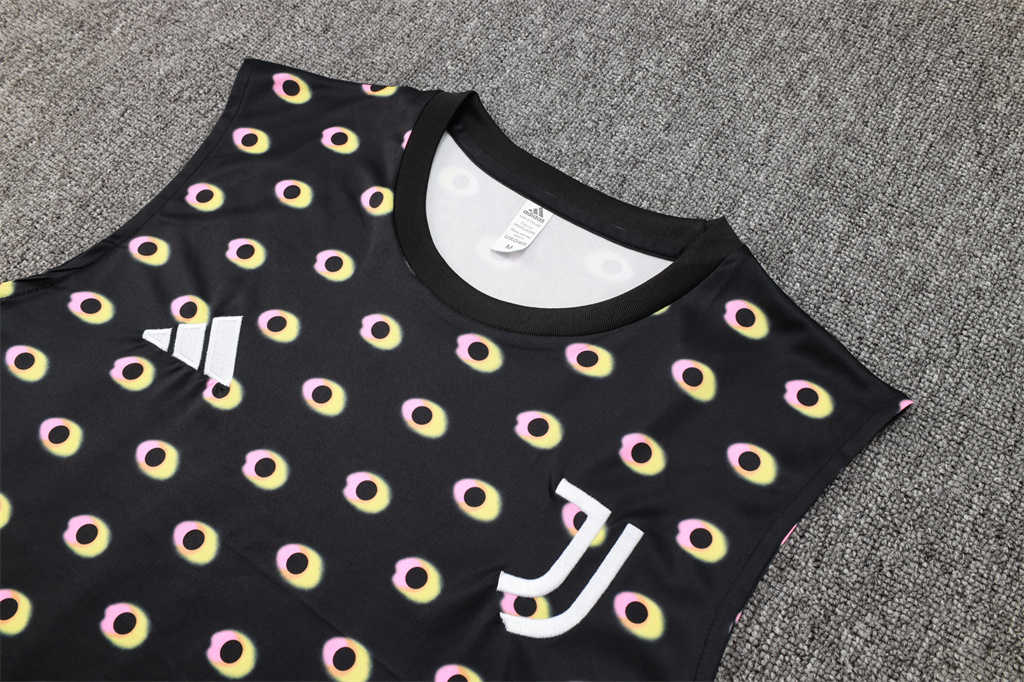 Juventus Training Jersey 24/25