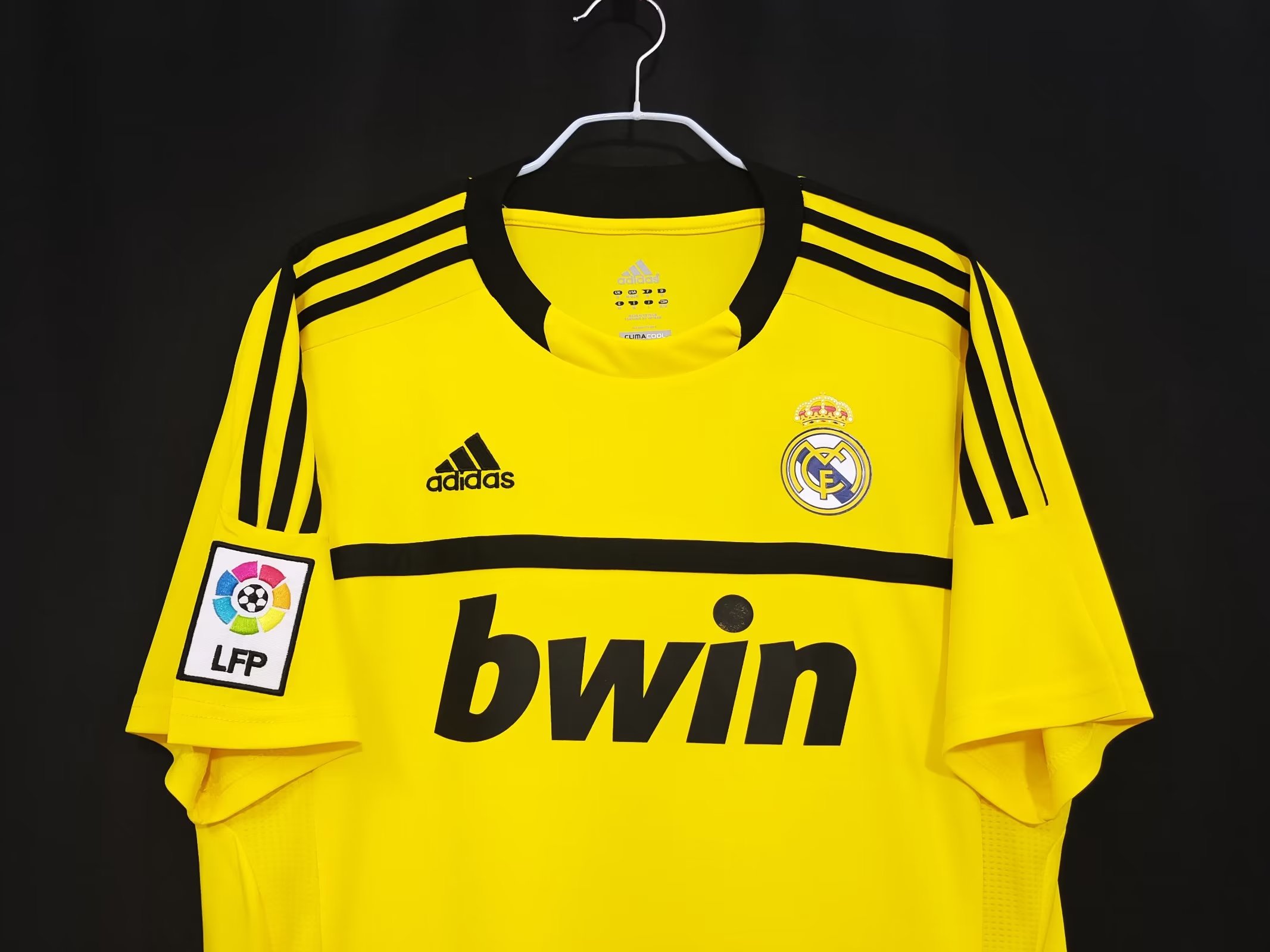 Real Madrid Retro Yellow Goalkeeper Jersey 2011/12