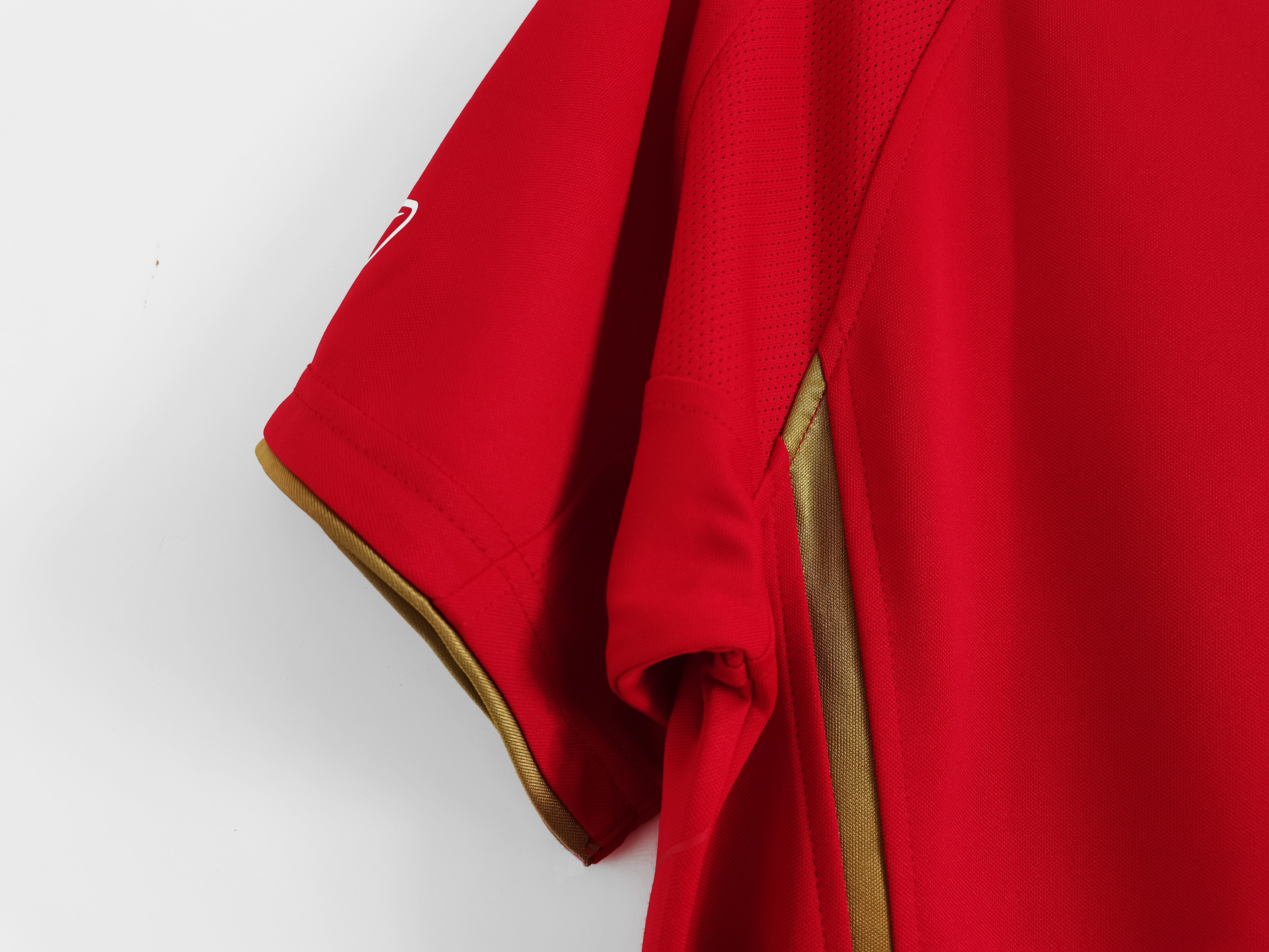 Liverpool Home Retro Jersey 05/06