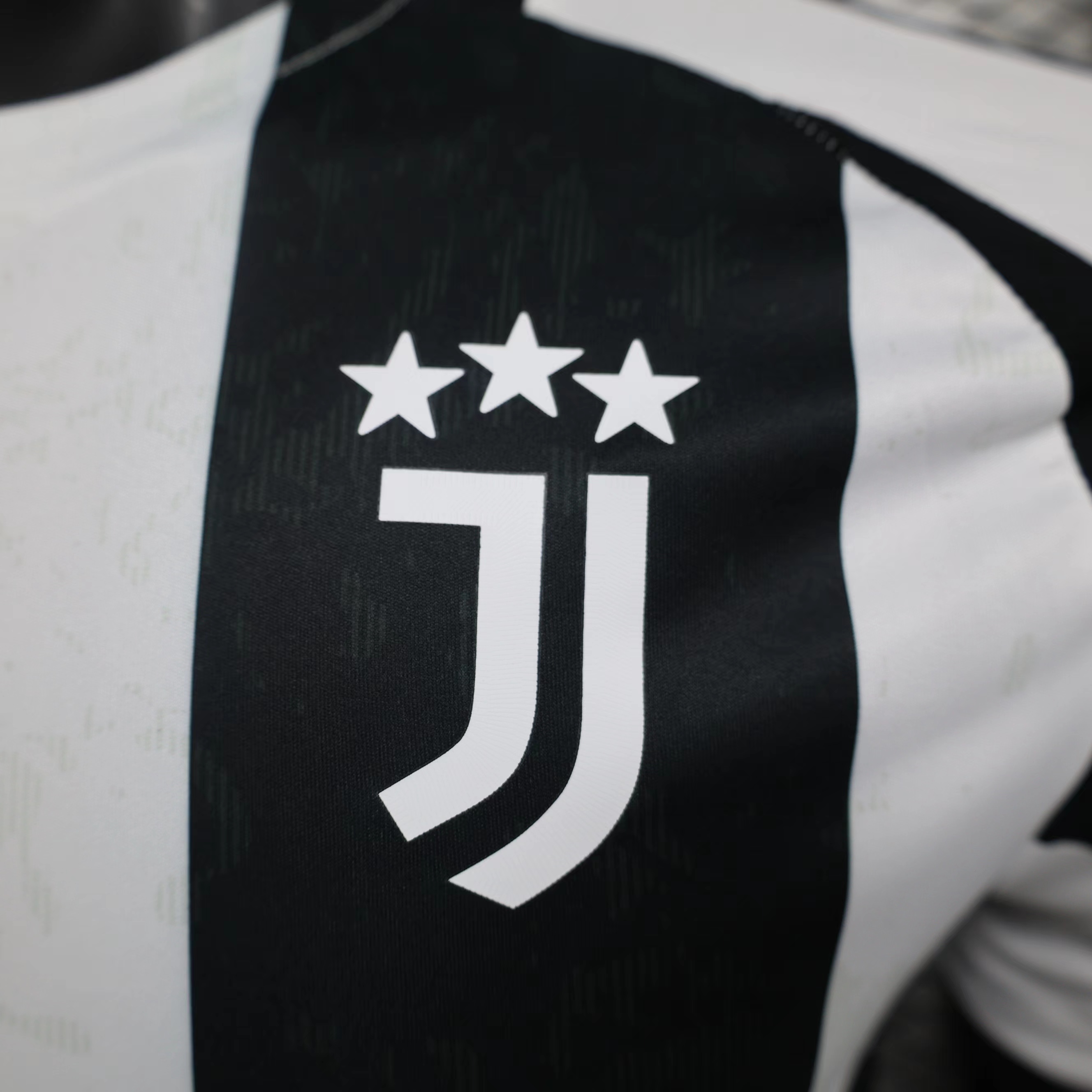 Juventus Home Player Jersey 24/25