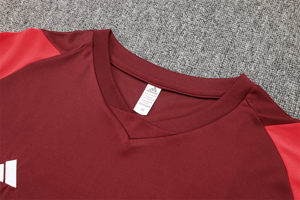 Internacional Training Short sleeve Suit 24/25