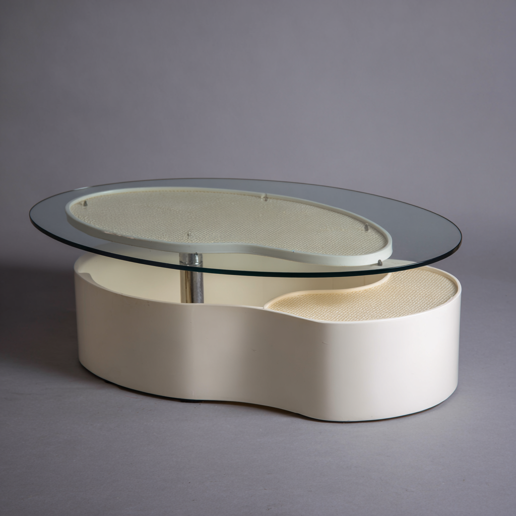 Table basse ovale en verre avec base ondulée laquée