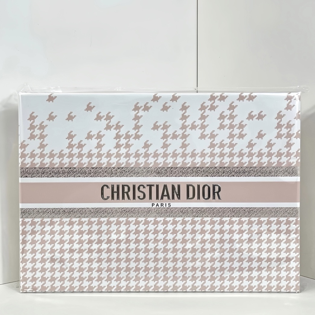 Dior Pink perfume Sample 16 Piece Gift Box