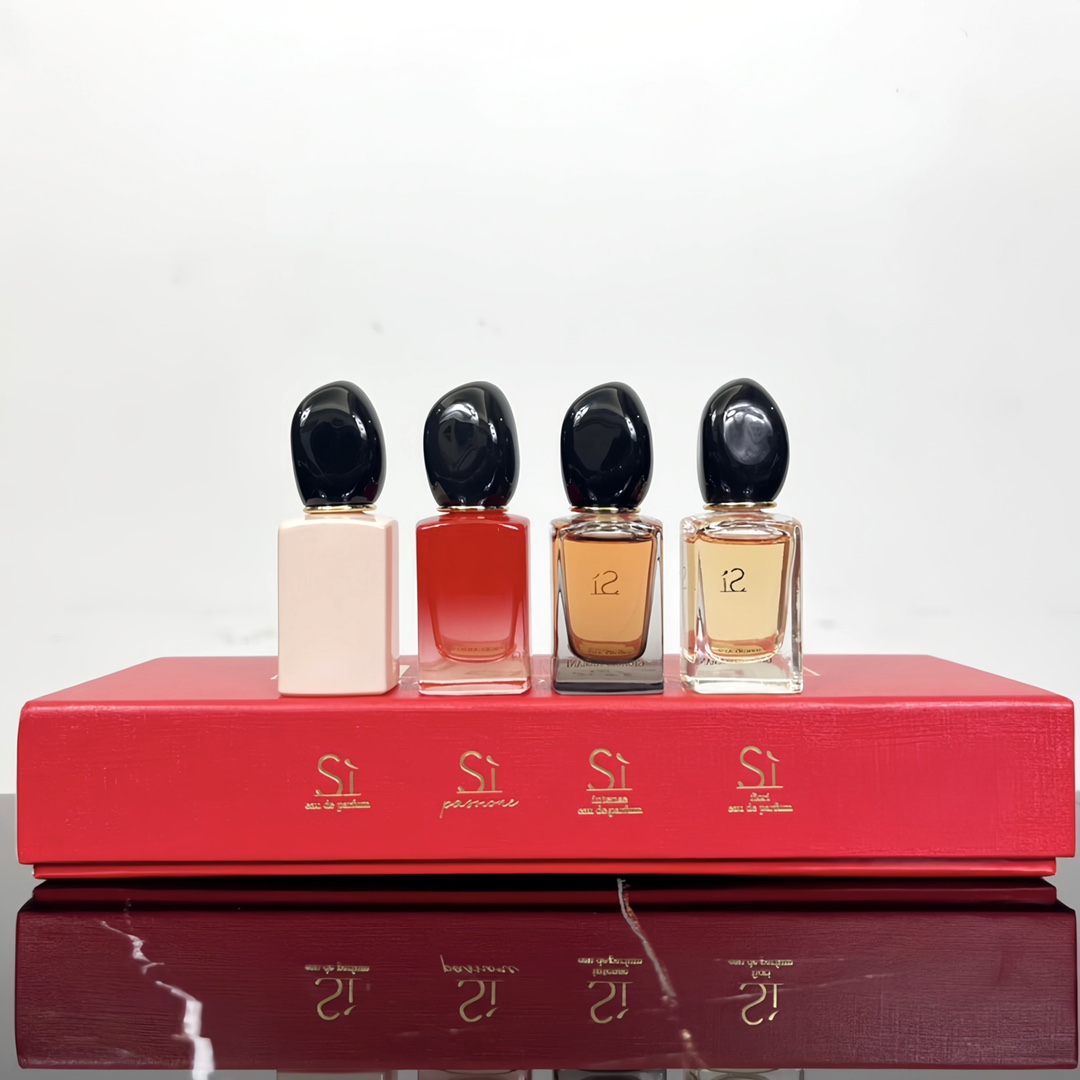 Armani's Beloved Fragrance Selection Gift Box 7ml*4