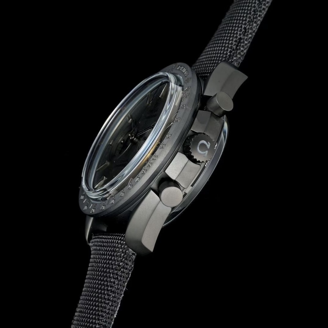 Omega Speedmaster Moonwatch Dark Side of the Moon 44.2mm