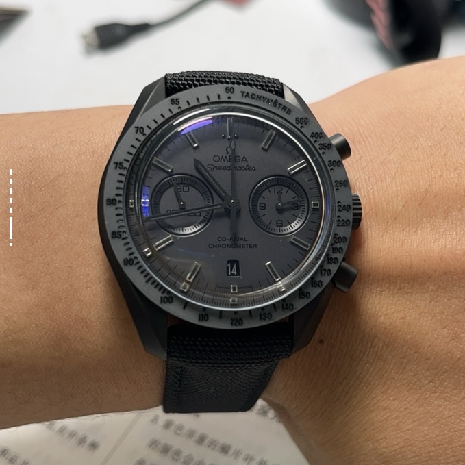 Omega Speedmaster Moonwatch Dark Side of the Moon 44.2mm