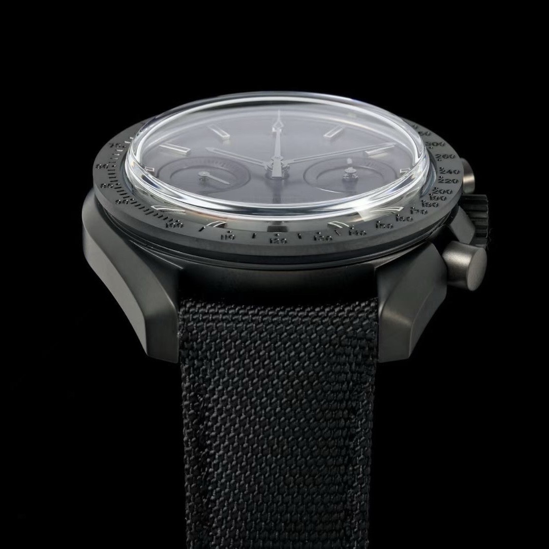 Omega Speedmaster Moonwatch Dark Side of the Moon 44.2mm