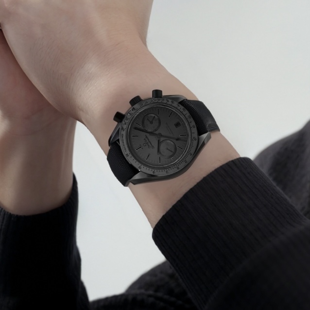 Omega Speedmaster Moonwatch Dark Side of the Moon 44.2mm