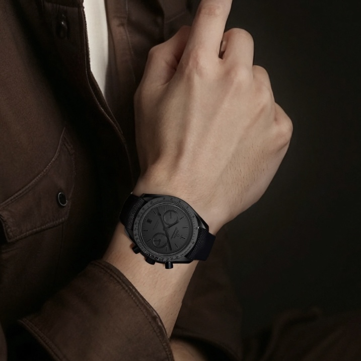 Omega Speedmaster Moonwatch Dark Side of the Moon 44.2mm