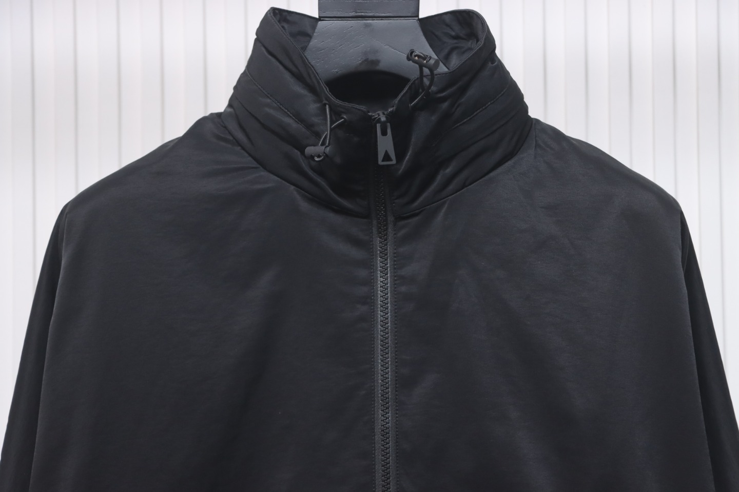 Bottega Veneta Contrasting Zipper Tech Nylon Jacket In Black - ogsneaker