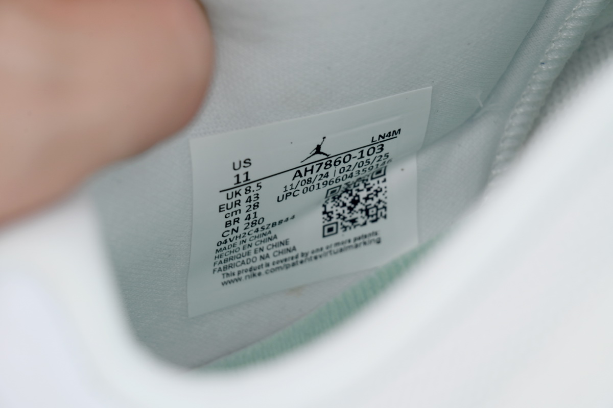 Air Jordan 11 Retro Low Igloo AH7860-103