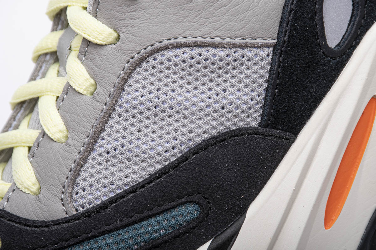 Yeezy Boost 700 OG Wave Runner B75571