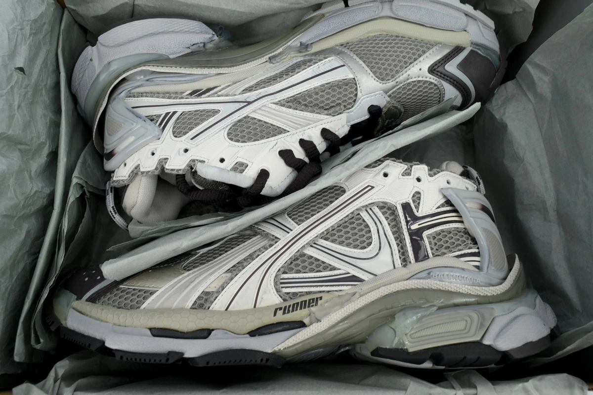 Balenciaga Runner Sneaker Grey Brown 772774 W3RMU 2000 - ogsneaker