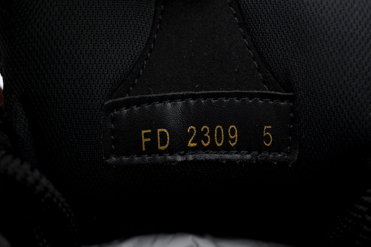Louis Vuitton Skate Black