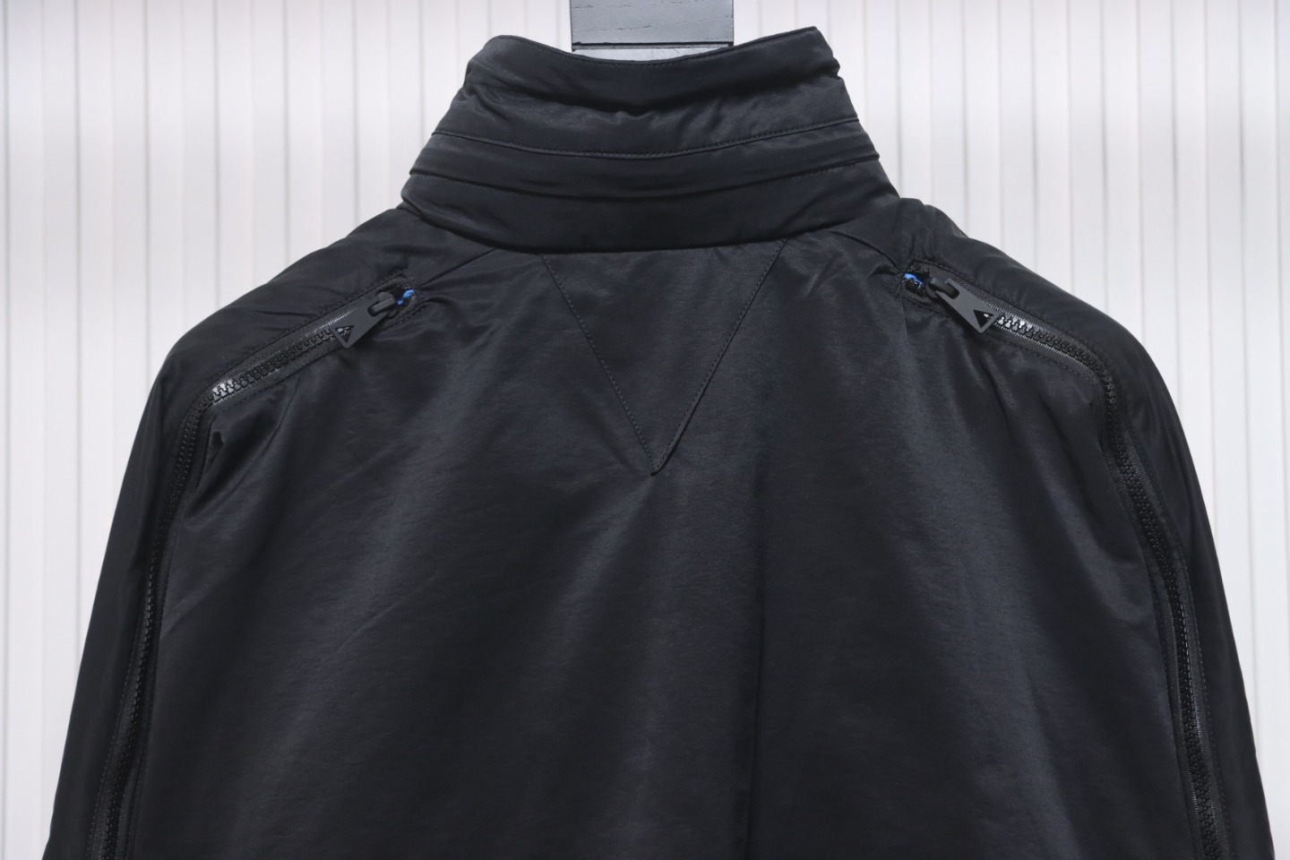 Bottega Veneta Contrasting Zipper Tech Nylon Jacket In Black - ogsneaker