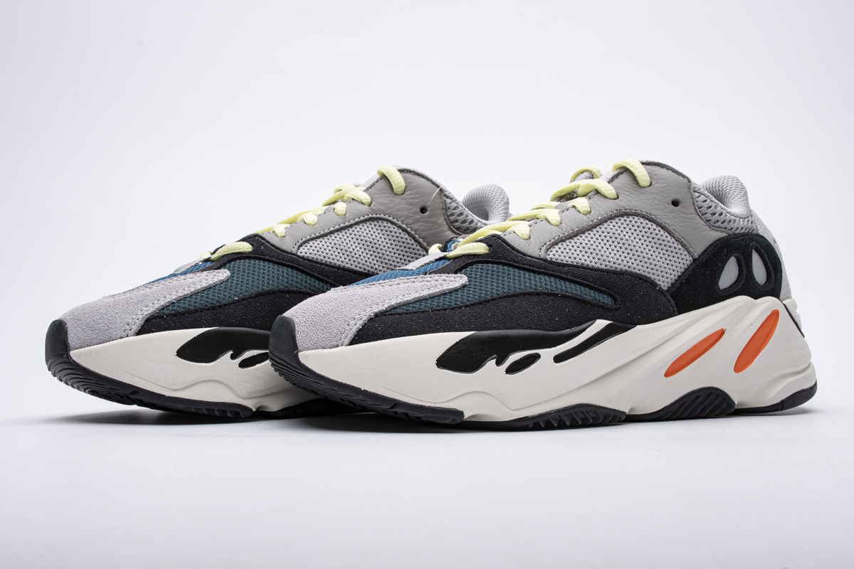 Yeezy Boost 700 OG Wave Runner B75571