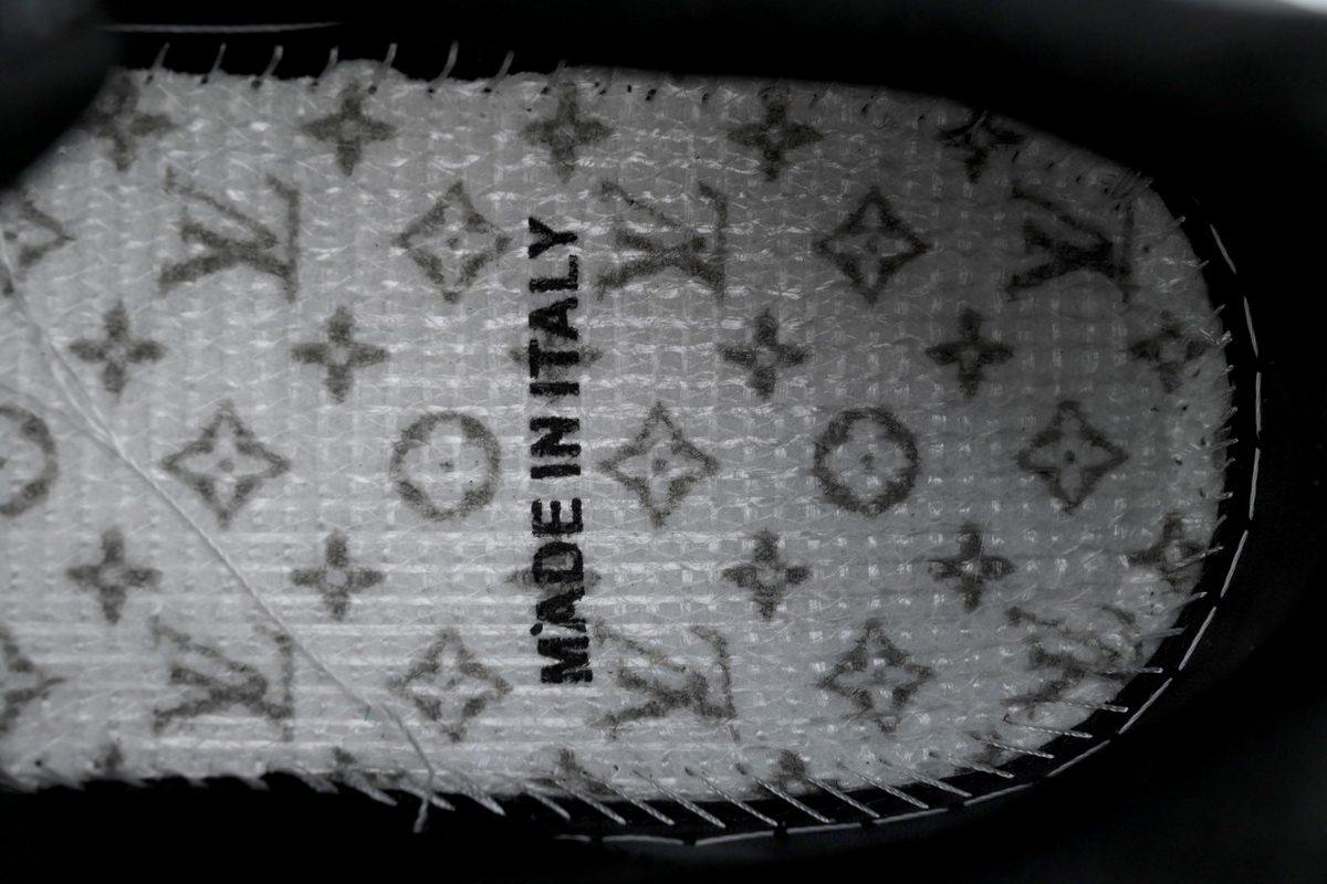 Louis Vuitton Trainer Full Black Diamond Sneakers