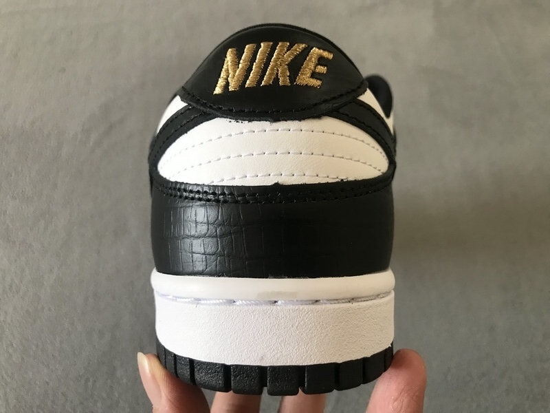 Nike SB Dunk Low Black Stars DH3228-102