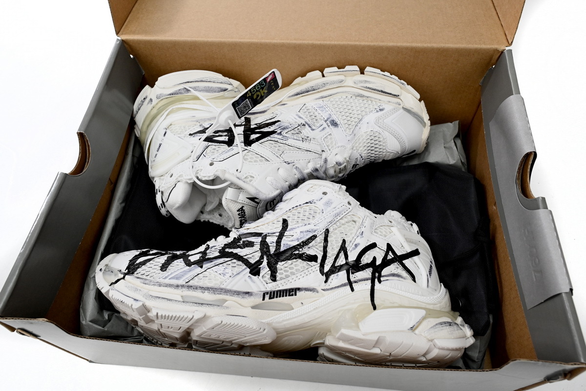 Balenciaga Runner White And Black Characters 677402 W3RBQ 9010