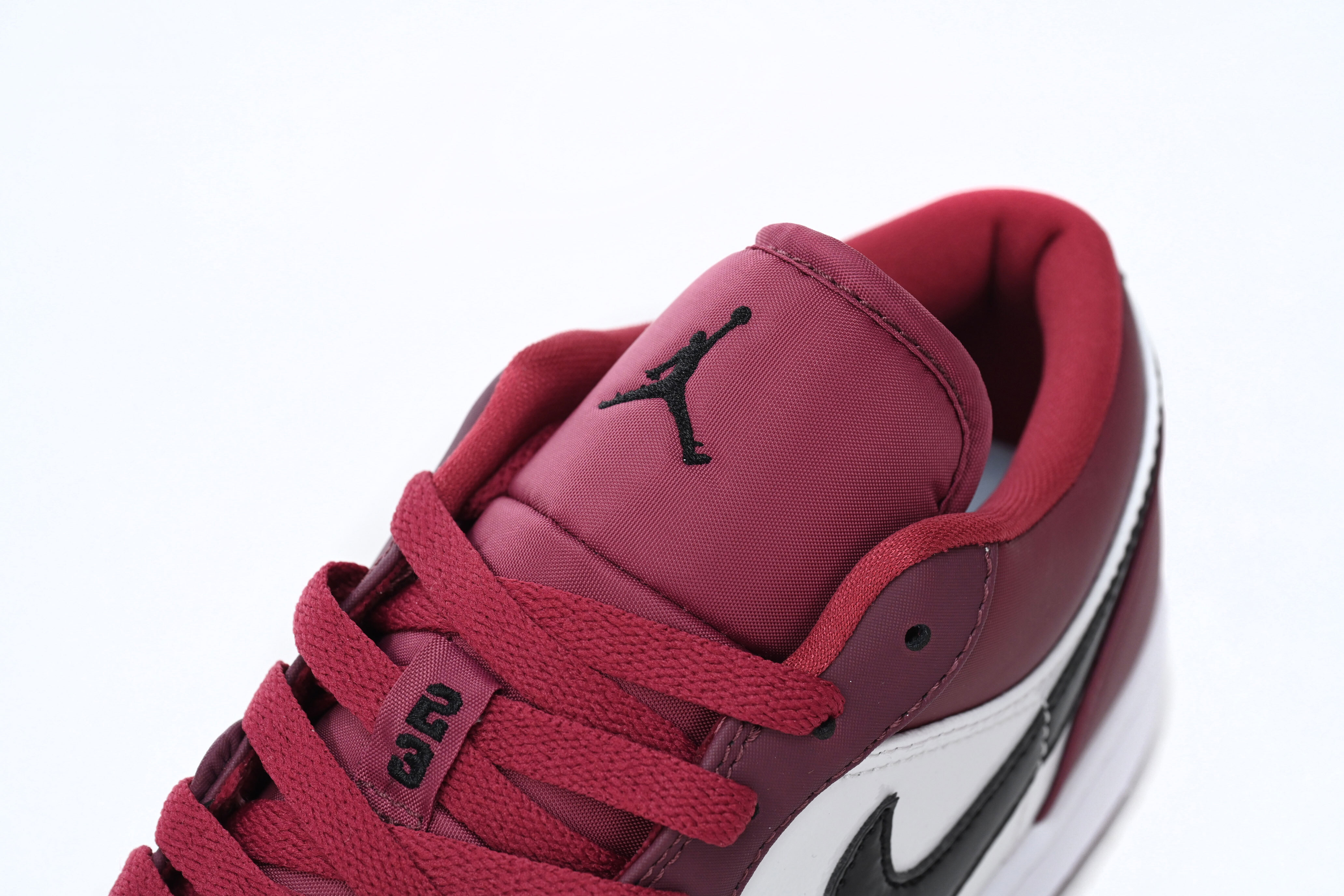 Jordan 1 Low Noble Red 553558-604