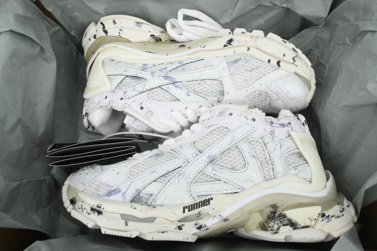 Balenciaga Runner Sneaker White Graffiti 772767 W3RNY 2301 - ogsneaker