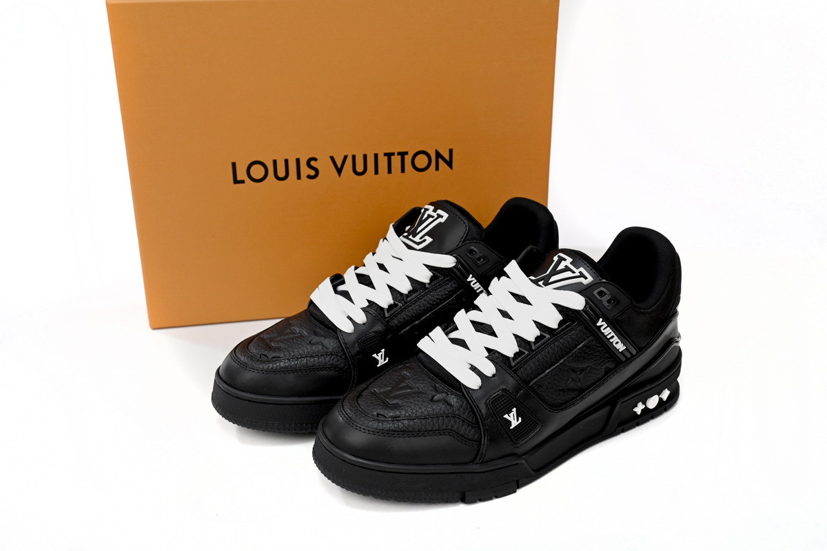 Louis Vuitton Trainer All Black Embossing 1AARER