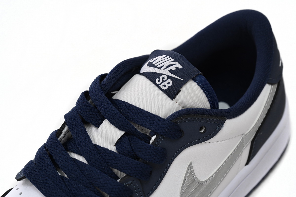 Jordan 1 Low SB Midnight Navy CJ7891-400