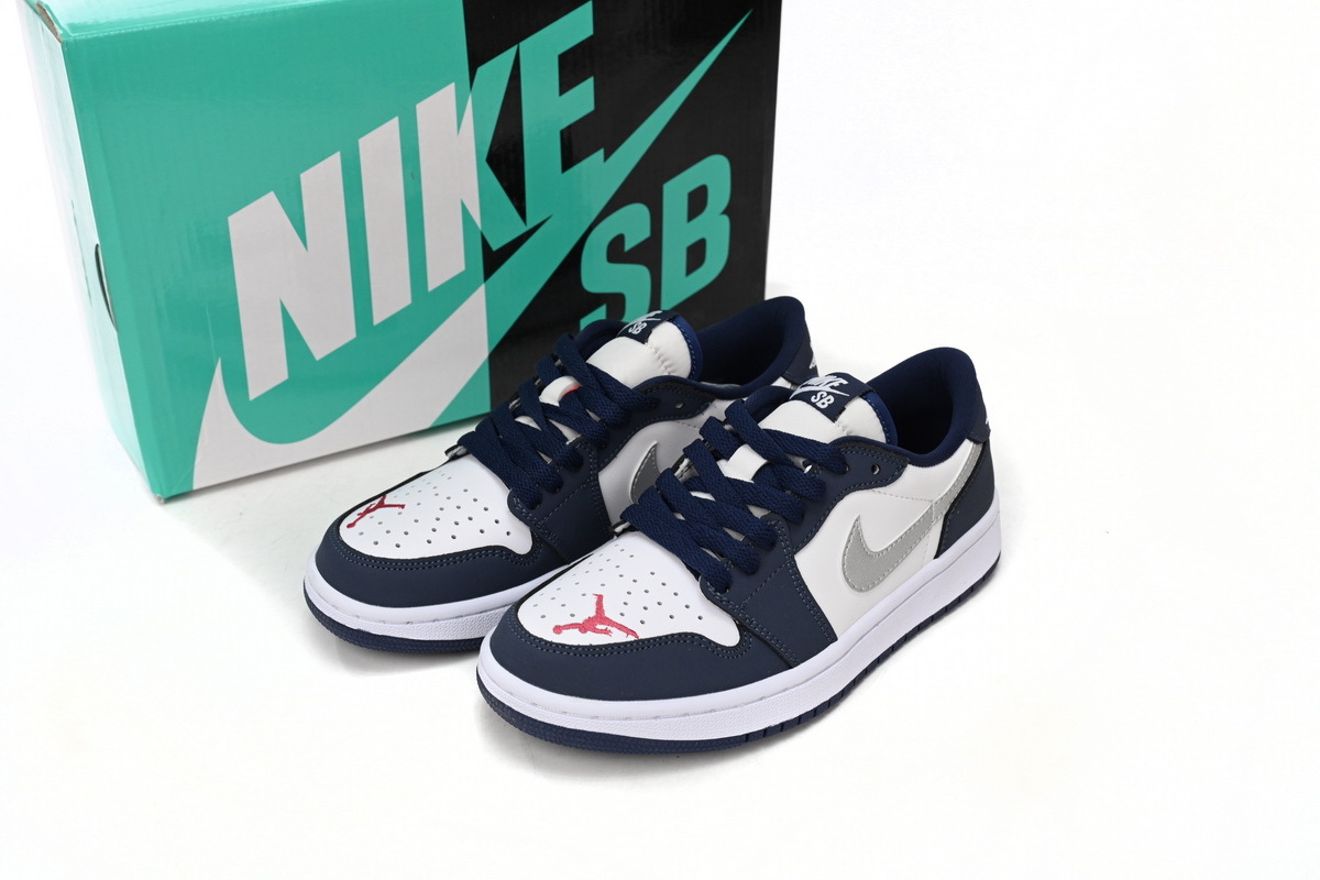 Jordan 1 Low SB Midnight Navy CJ7891-400