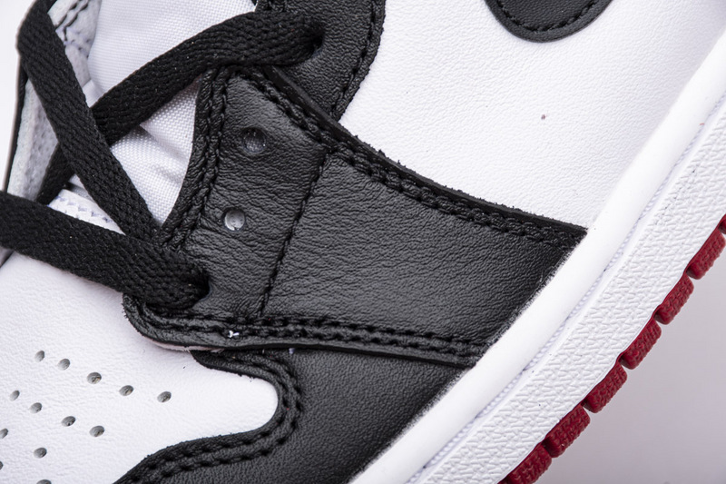 Air Jordan 1 High OG Black Toe 555088-125