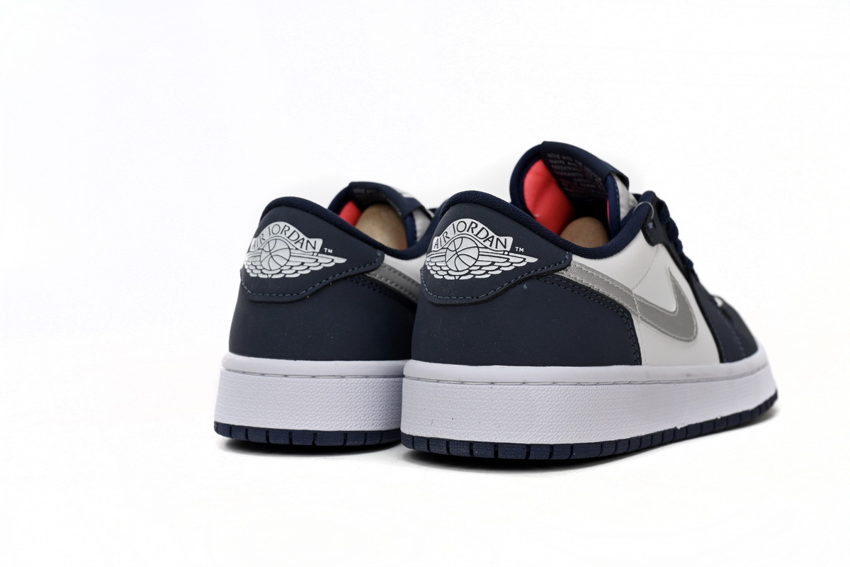 Jordan 1 Low SB Midnight Navy CJ7891-400