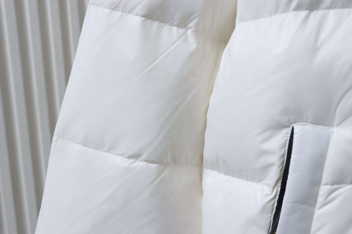 Moose Knuckles 09 Gold Scissors Stand Collar Large Plaid Down Jacket White